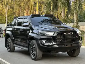 Toyota Hilux 2023 Black