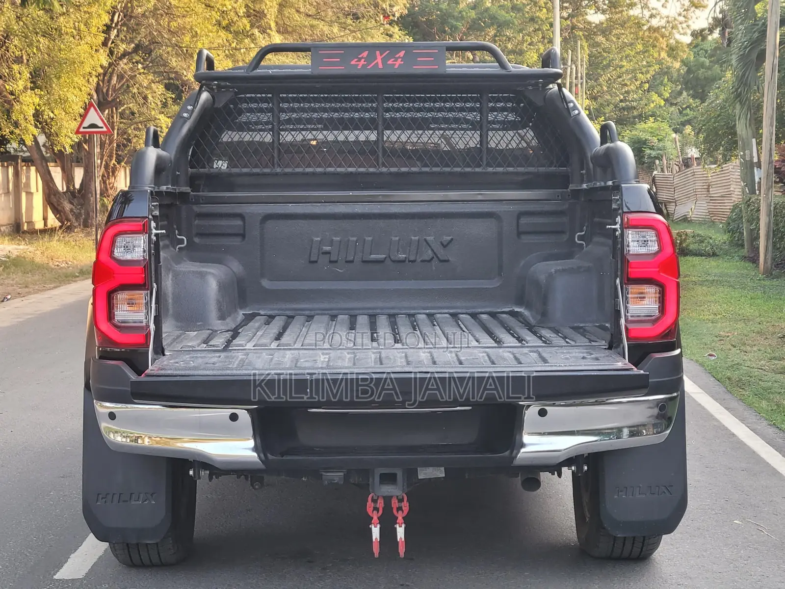 Toyota Hilux 2023 Black