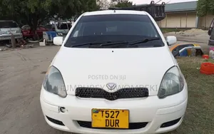Toyota Vitz 2010 White
