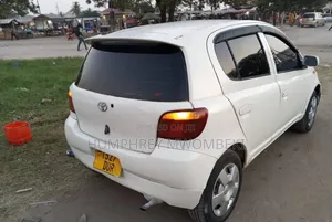 Toyota Vitz 2010 White