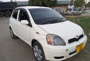 Toyota Vitz 2010 White