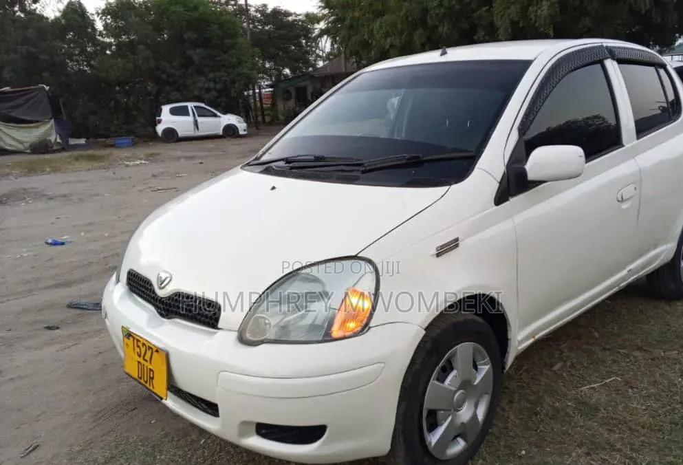 Toyota Vitz 2010 White