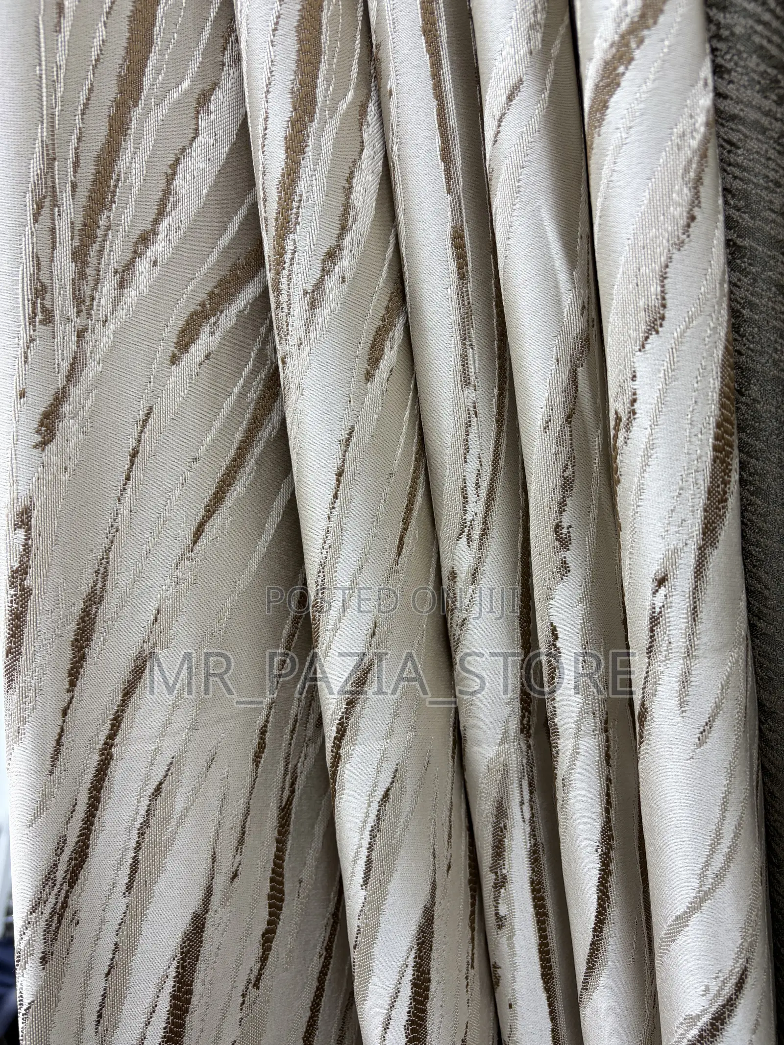 Pazia Za Kushona Good Material Zinapatikana