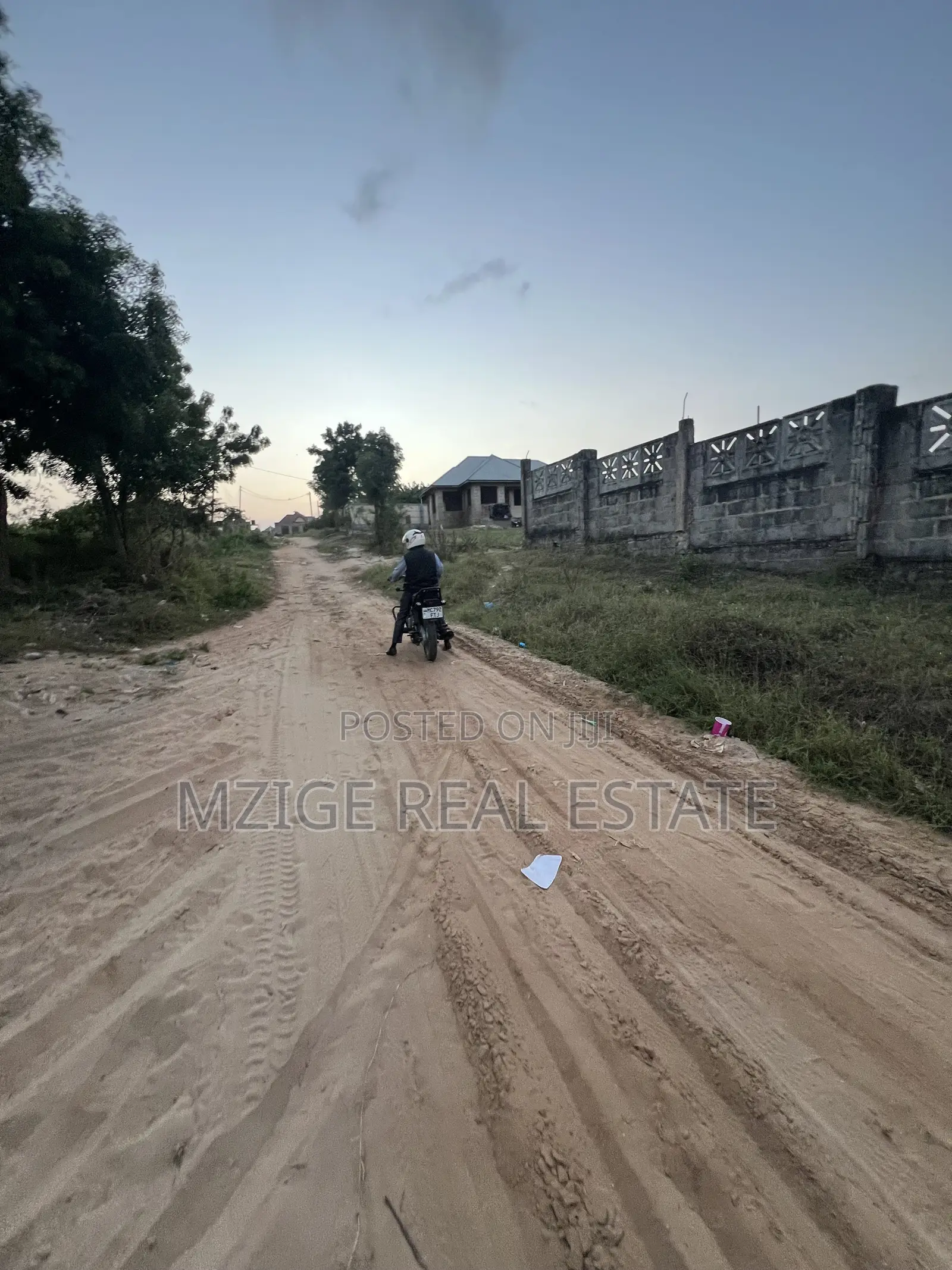 Kiwanja Kinauzwa Madale,mivumoni