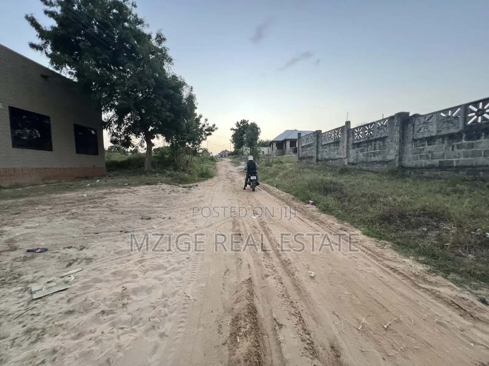 Kiwanja Kinauzwa Madale,mivumoni