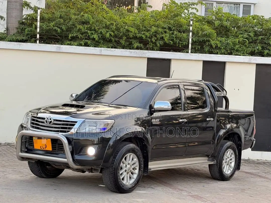 Toyota Hilux 2012 Black