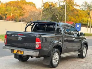 Toyota Hilux 2012 Black