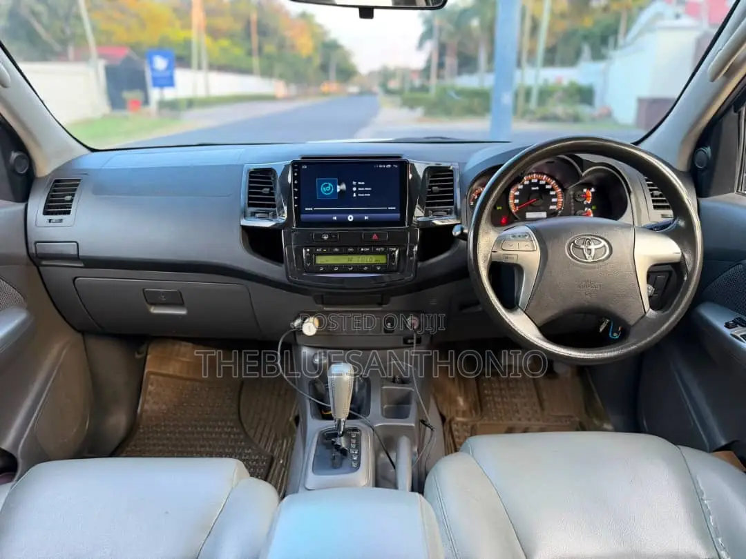 Toyota Hilux 2012 Black
