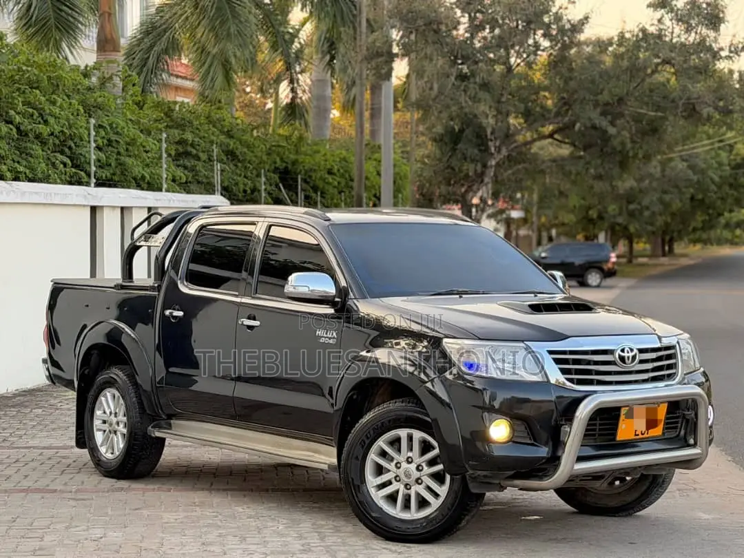 Toyota Hilux 2012 Black