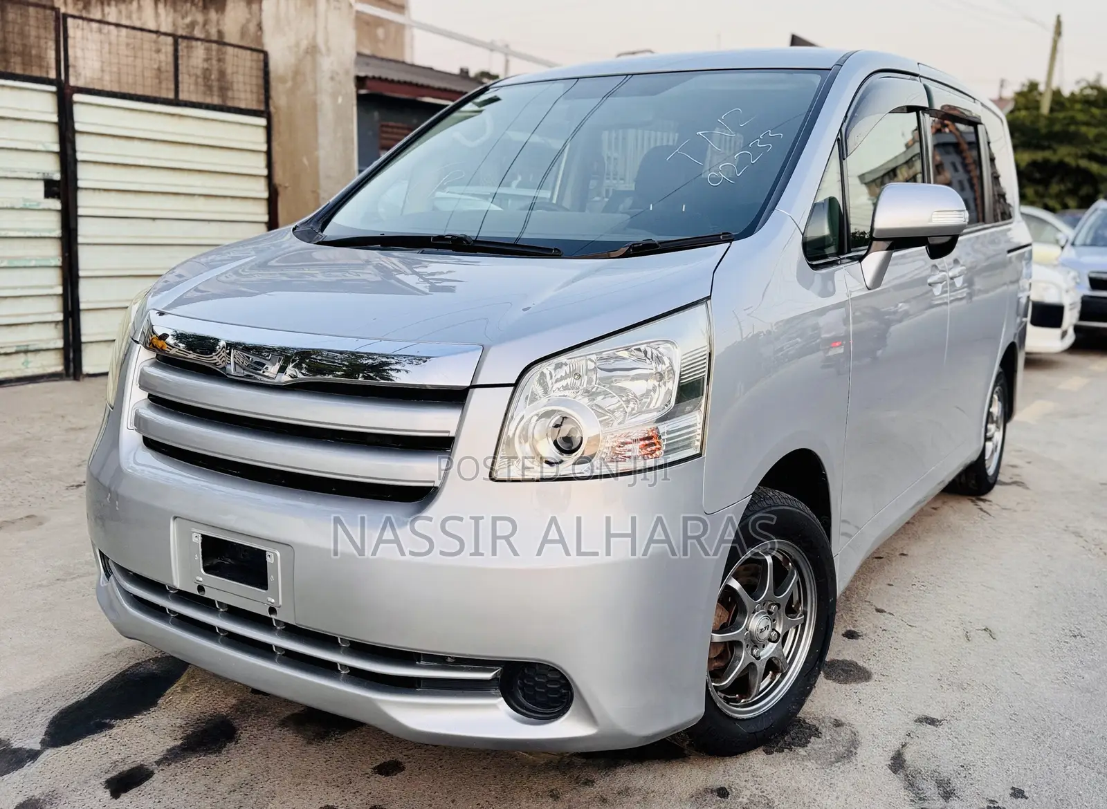 Toyota Noah 2009 Silver