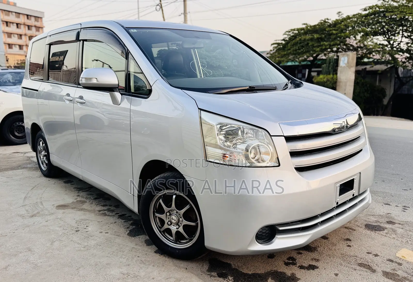 Toyota Noah 2009 Silver