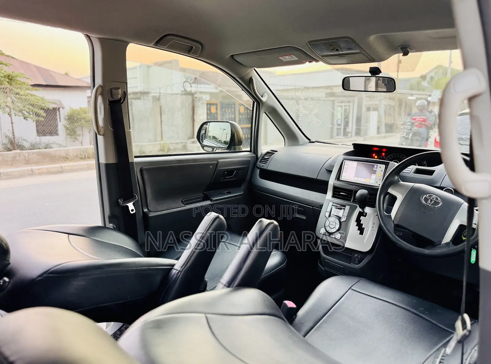 Toyota Noah 2009 Silver