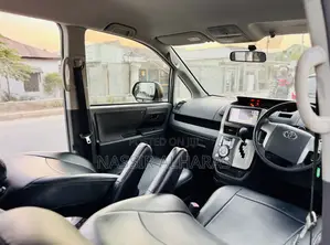 Toyota Noah 2009 Silver