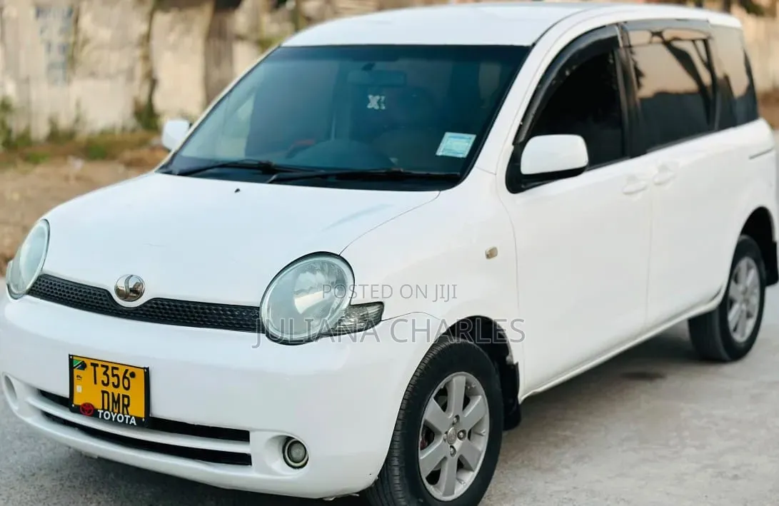 Toyota Sienta 2004 White