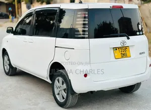 Toyota Sienta 2004 White