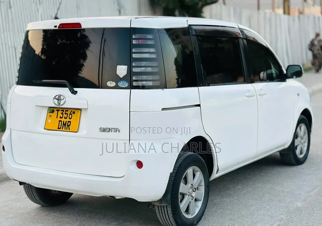 Toyota Sienta 2004 White