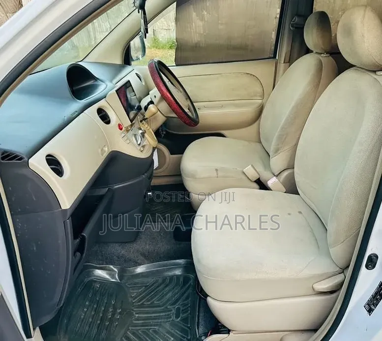 Toyota Sienta 2004 White