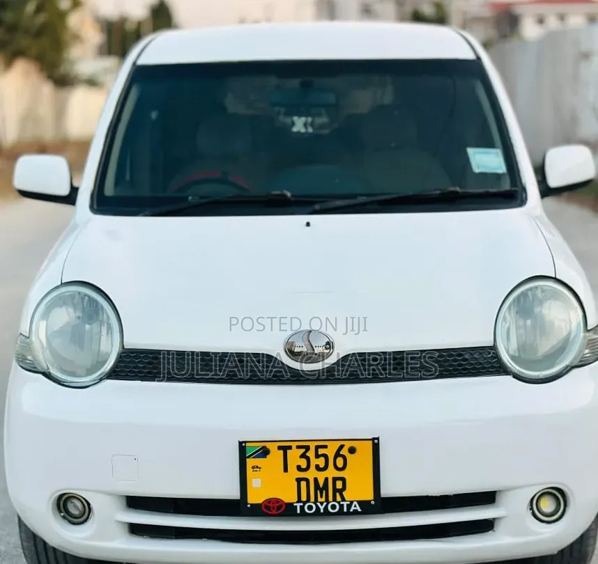 Toyota Sienta 2004 White