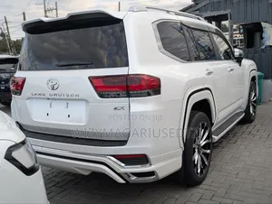 Toyota Land Cruiser 2023 Off white