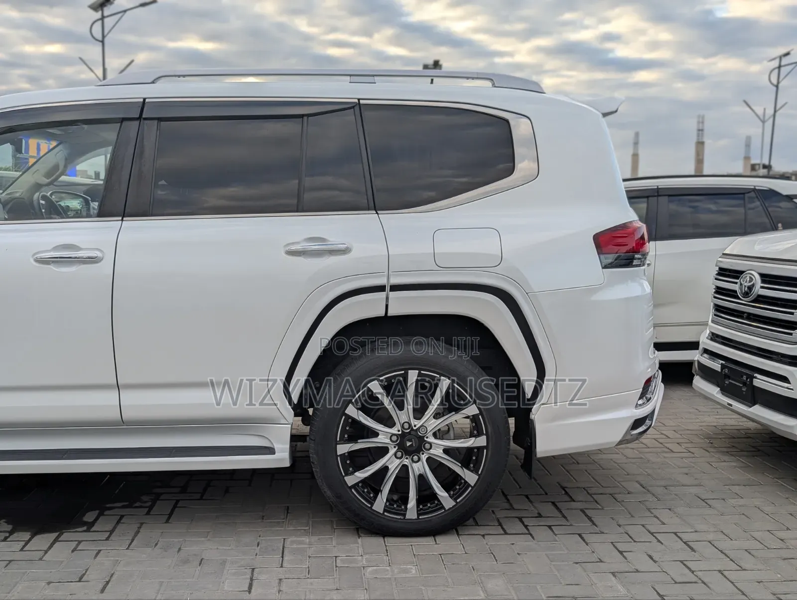 Toyota Land Cruiser 2023 Off white