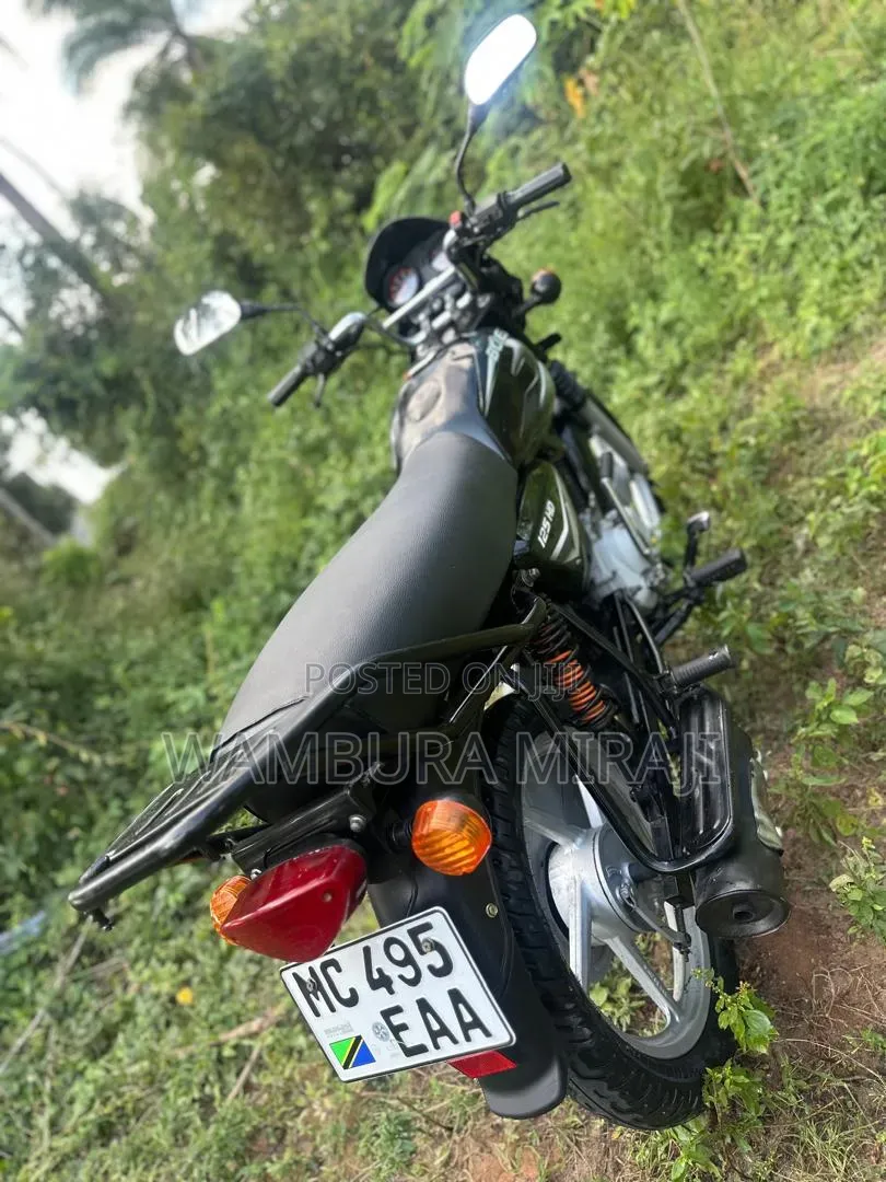 New Bajaj Boxer 125 2025 Black