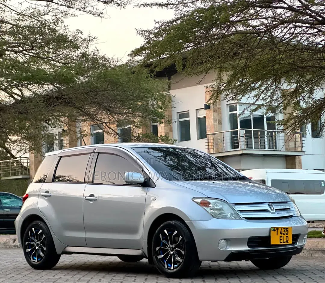 Toyota IST 2003 Silver