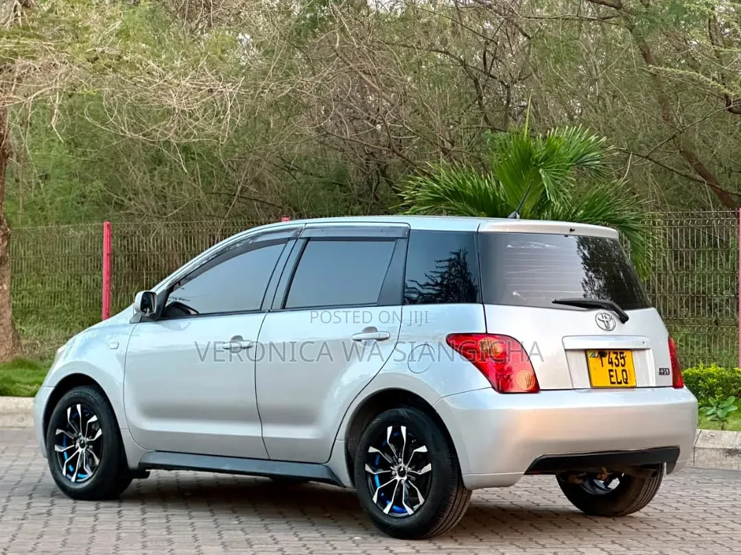 Toyota IST 2003 Silver