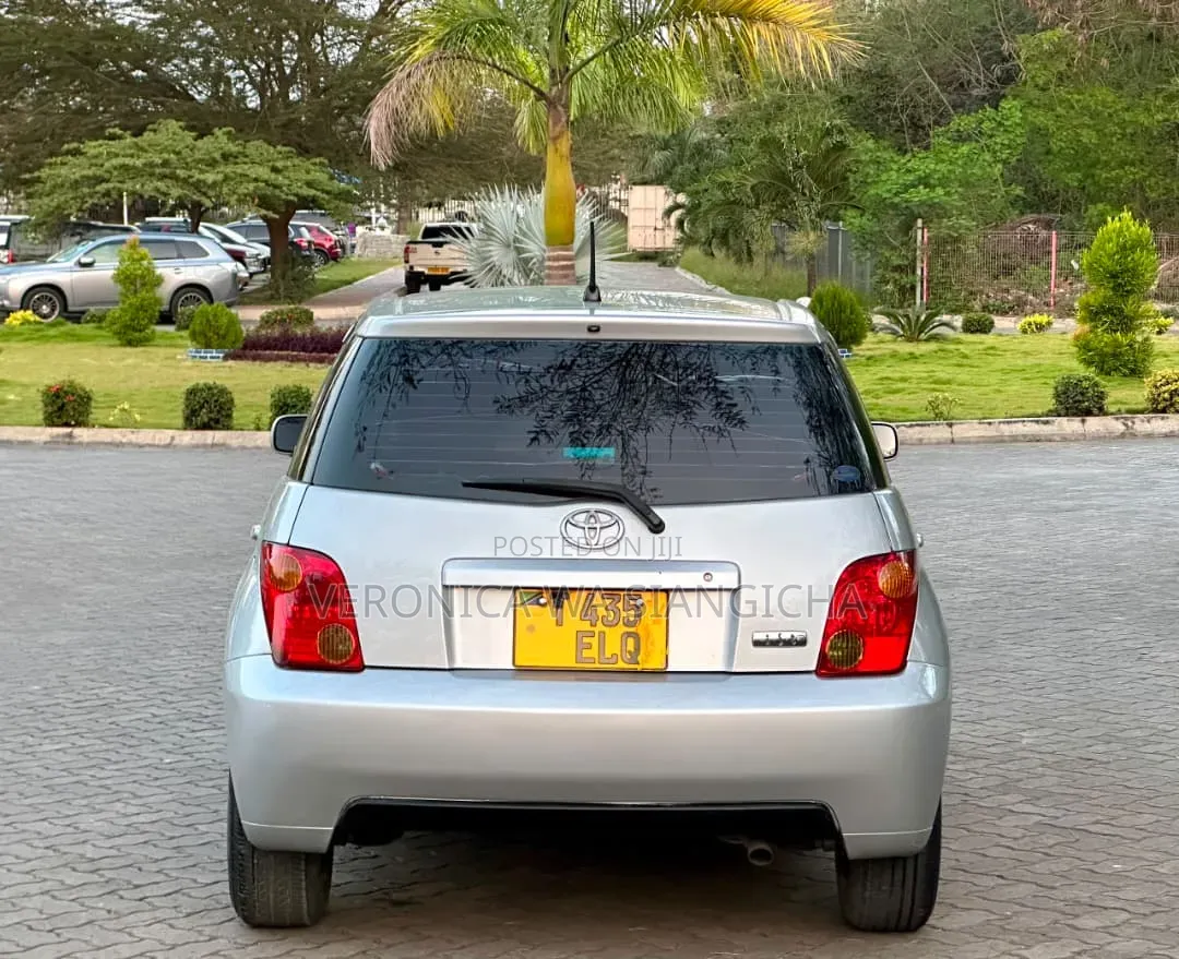 Toyota IST 2003 Silver