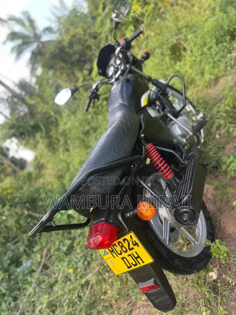New Bajaj Boxer 125 2025 Black