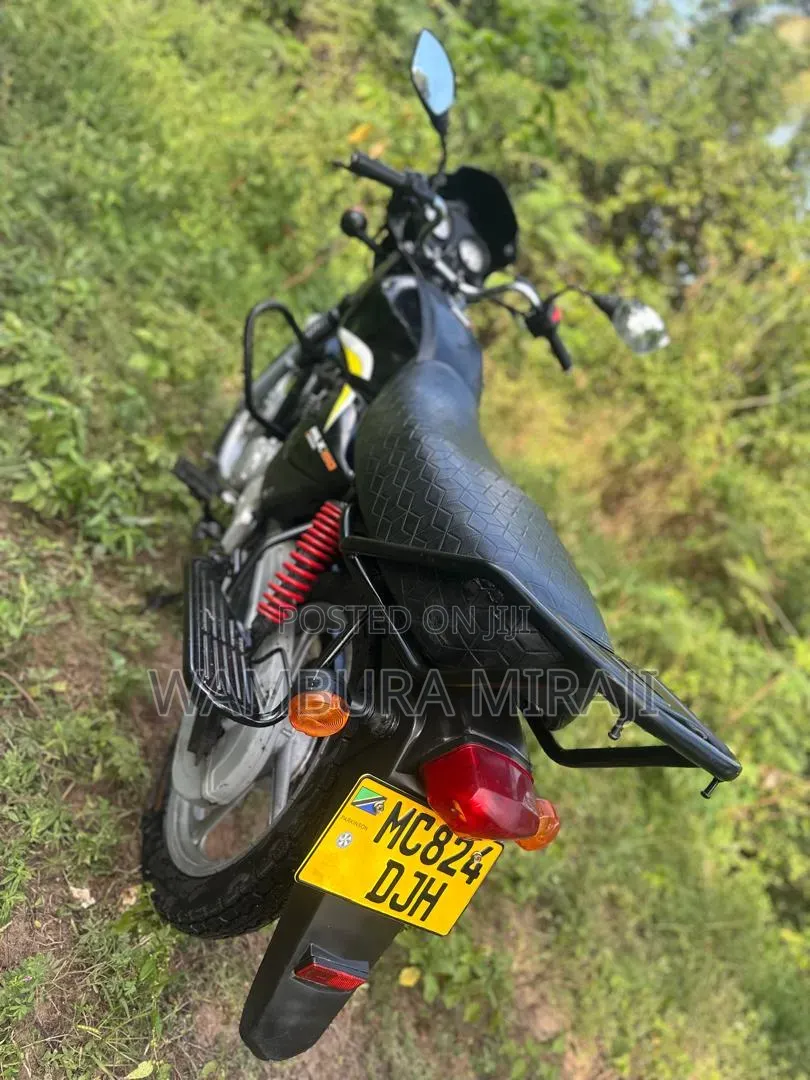 New Bajaj Boxer 125 2025 Black