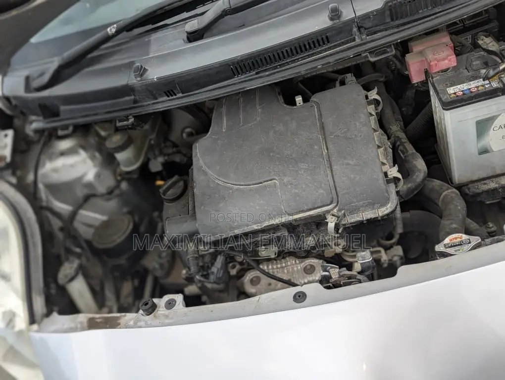 Toyota Vitz 2006 Silver