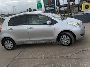 Toyota Vitz 2006 Silver