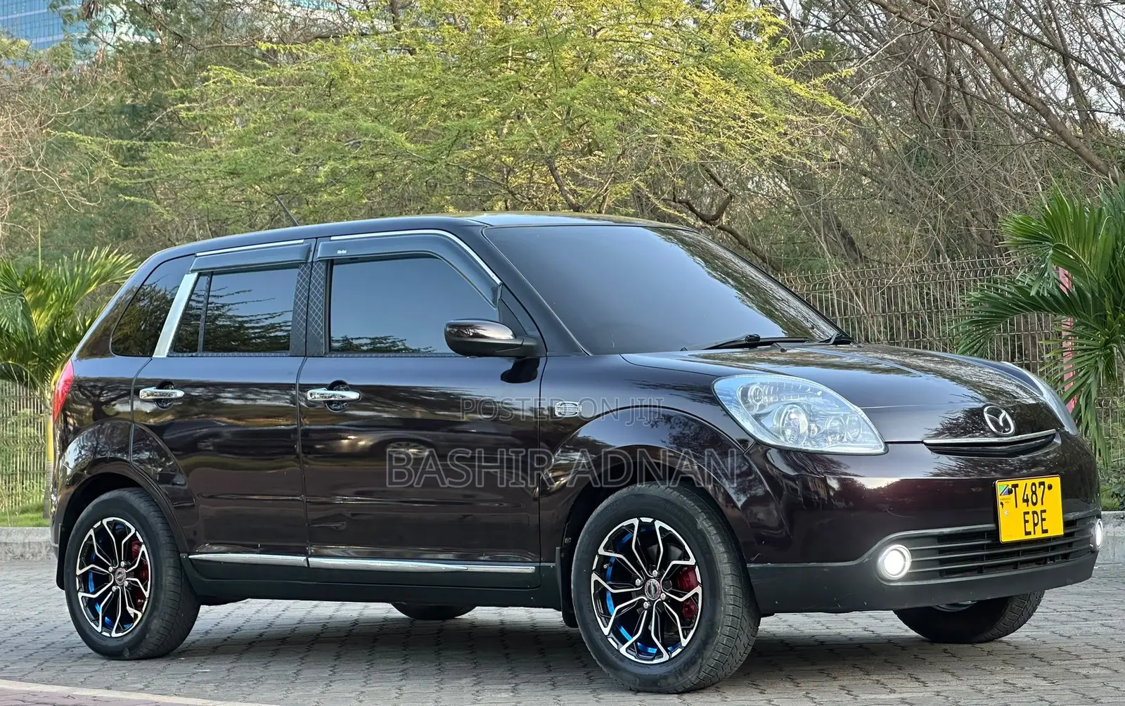 Mazda Verisa 2010 Burgundy