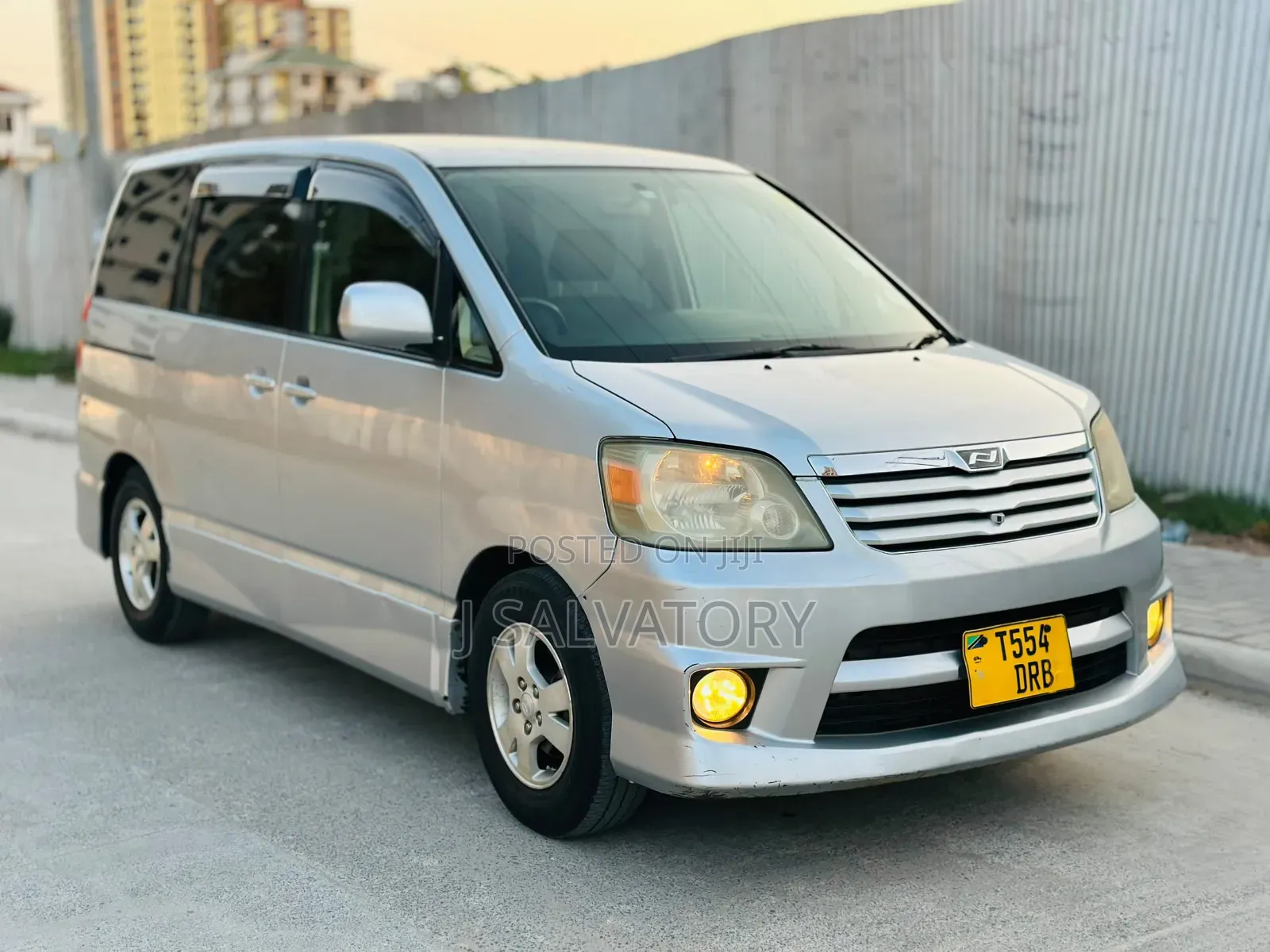 Toyota Noah 2006 Silver