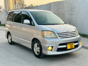 Toyota Noah 2006 Silver