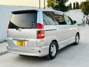 Toyota Noah 2006 Silver