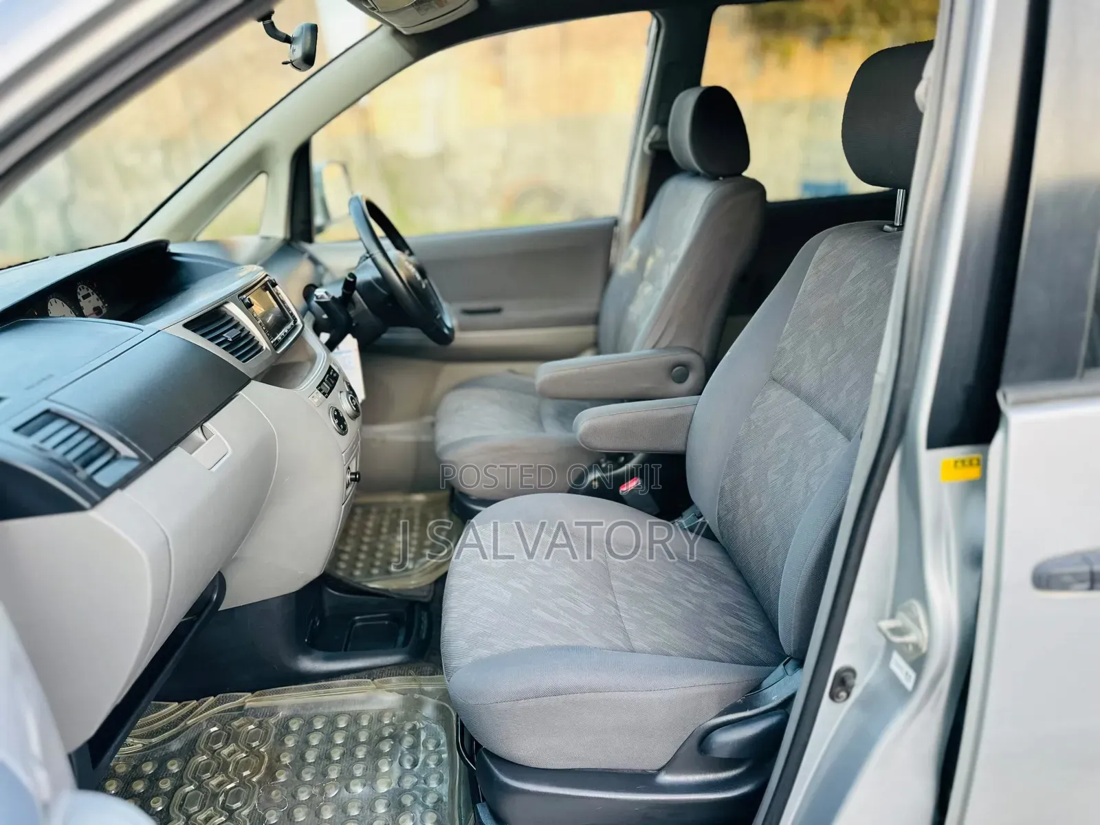 Toyota Noah 2006 Silver