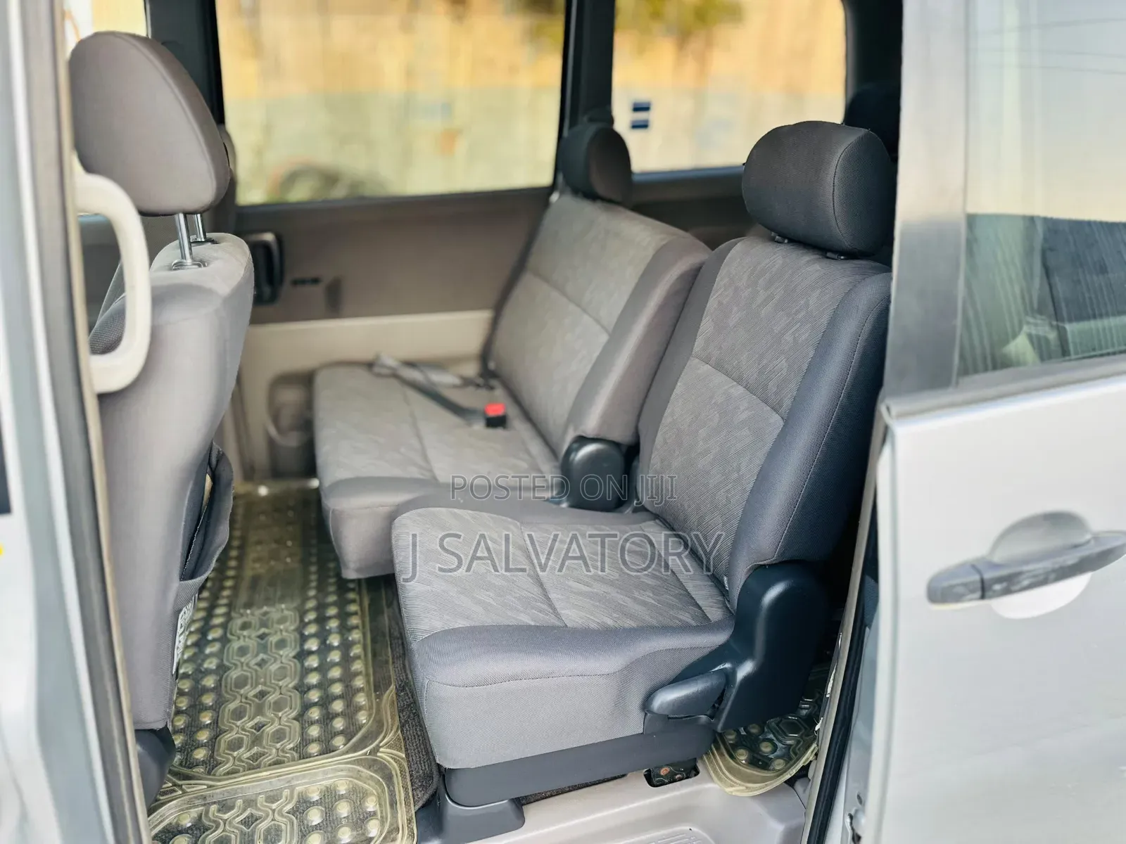 Toyota Noah 2006 Silver