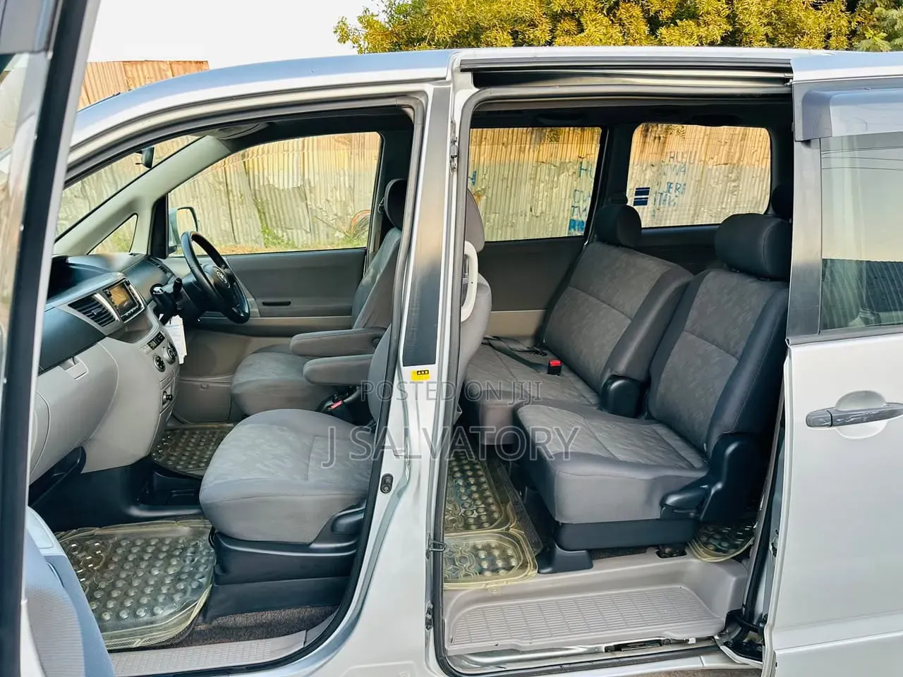 Toyota Noah 2006 Silver
