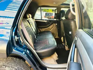 Toyota Hilux Surf 2005 Black
