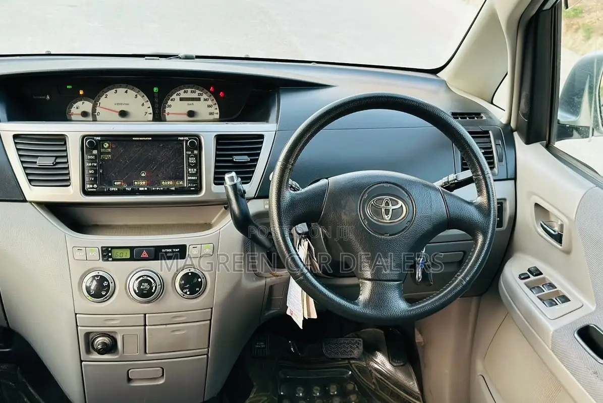 Toyota Noah 2008 Silver