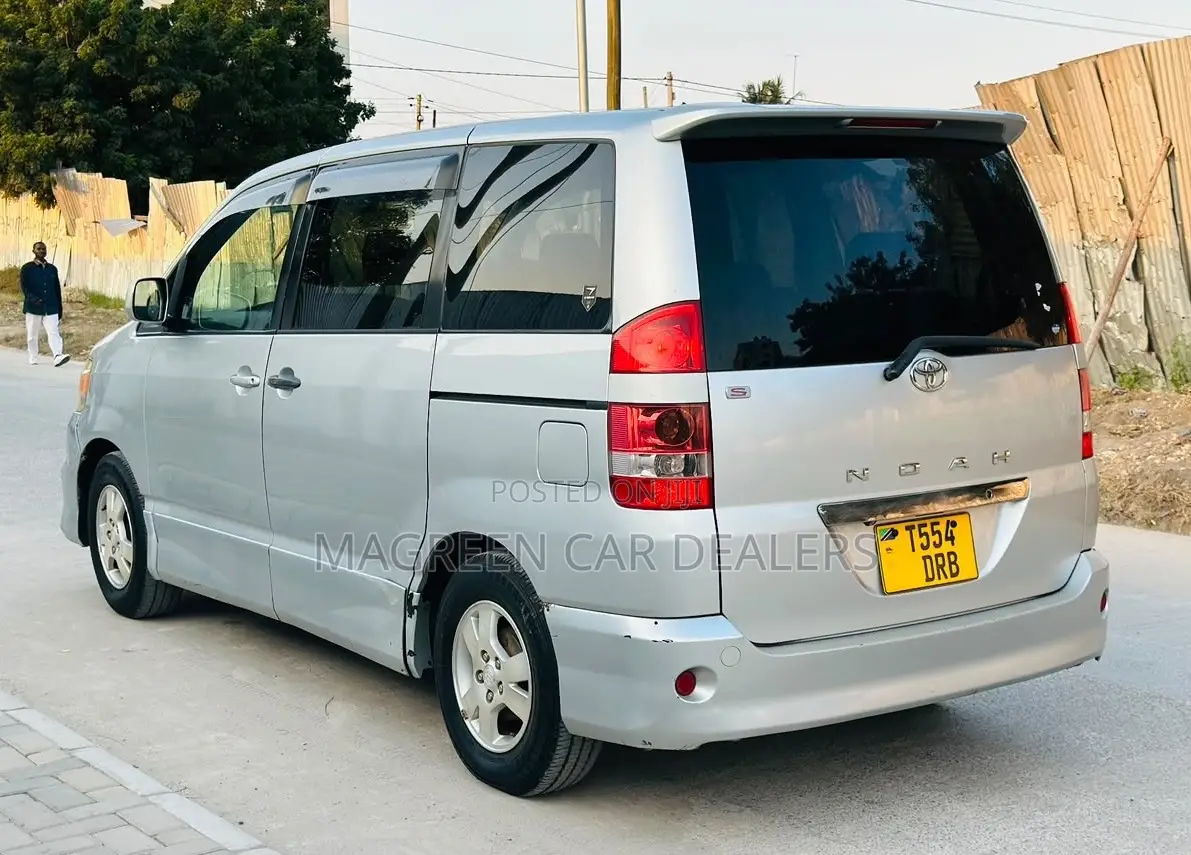 Toyota Noah 2008 Silver