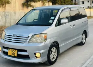 Toyota Noah 2008 Silver