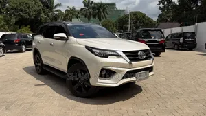 Toyota Fortuner 2017 White