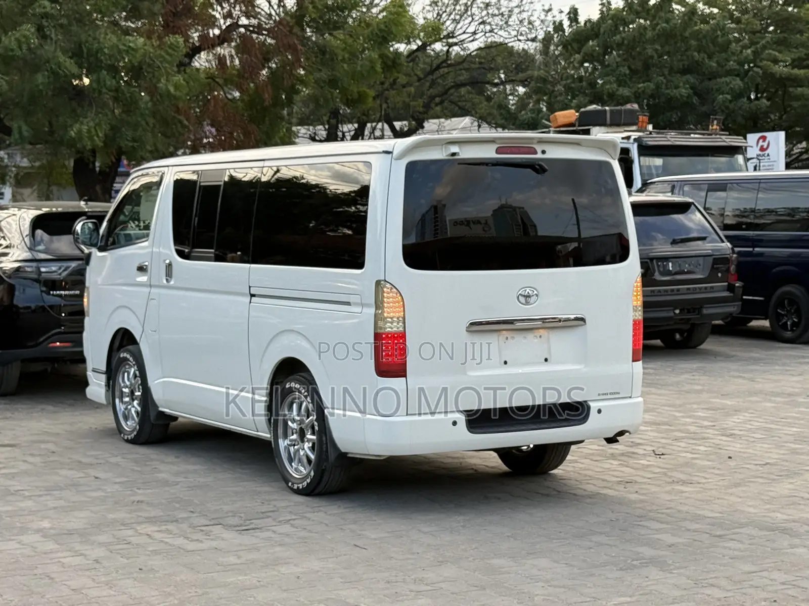 Toyota HiAce 2007 White