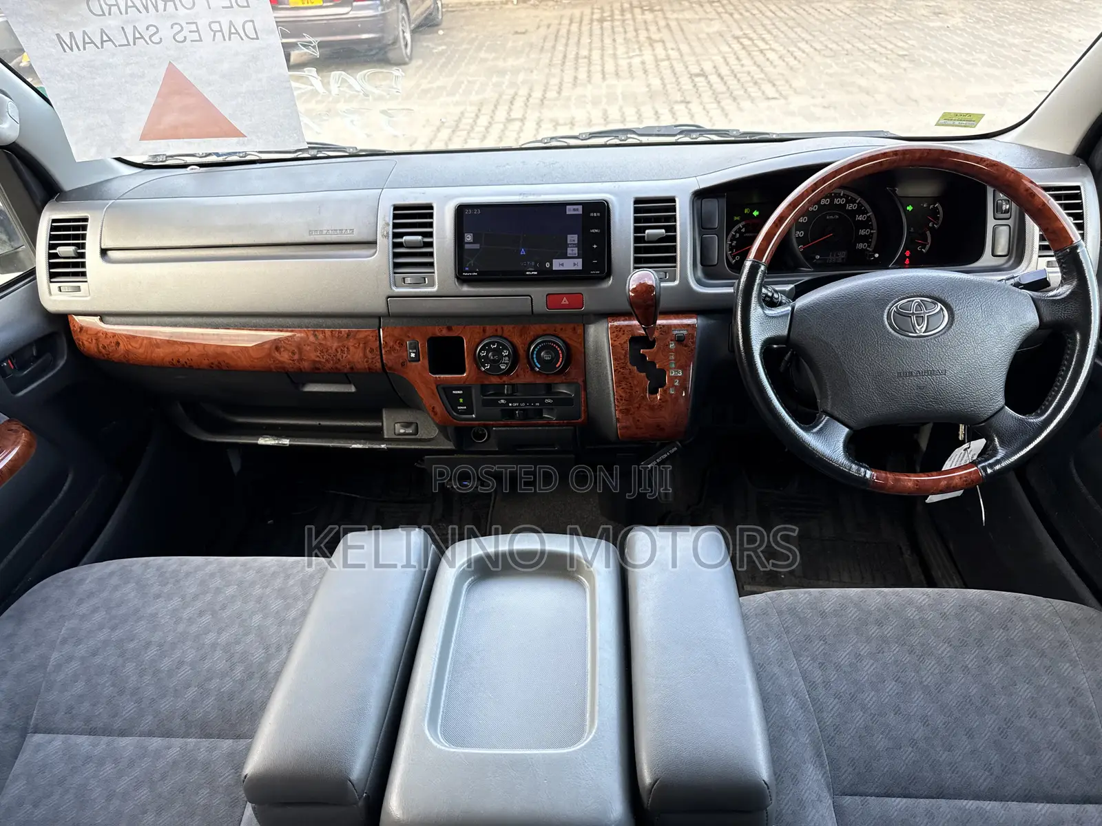 Toyota HiAce 2007 White