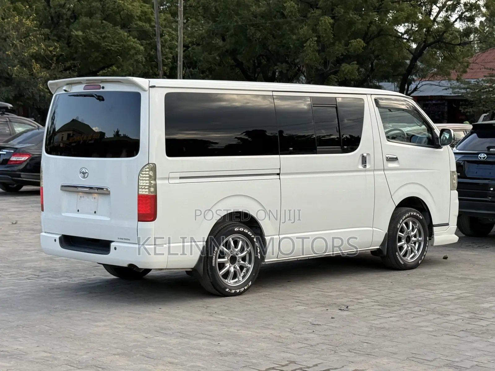 Toyota HiAce 2007 White