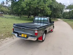 Toyota Hilux 1999 Gray