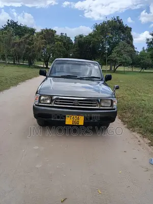 Toyota Hilux 1999 Gray