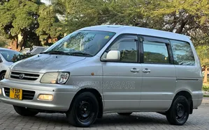 Toyota Noah 2001 Silver
